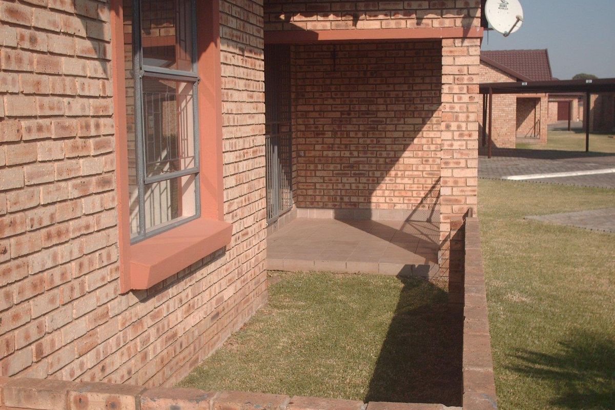 Two Bedroom Townhouse Riversdale Meyerton. - Photo 4