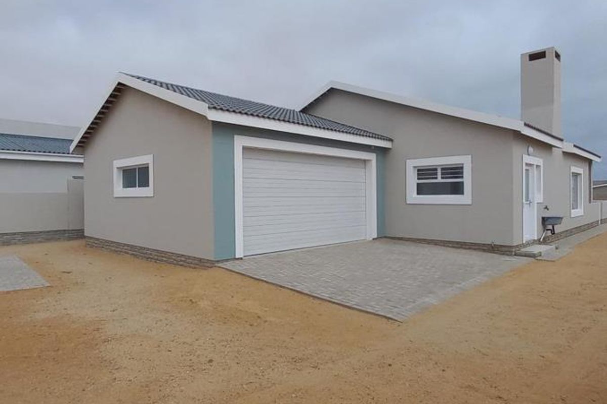 FOR SALE: MODERN 3-BEDROOM HOME WITH INDOOR BBQ , HENTIES BAY, NAMIBIA - Photo 2