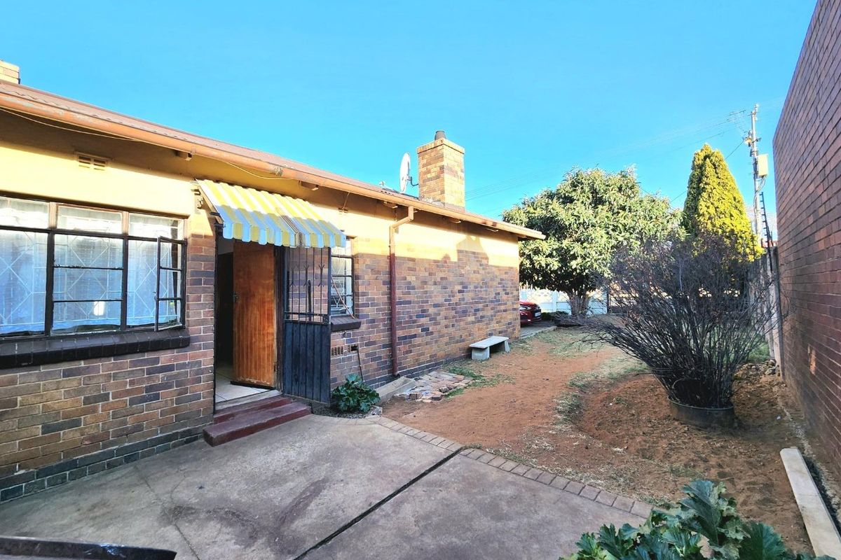 Spacious Home with Cottage and Excellent Investment Potential - Photo 2