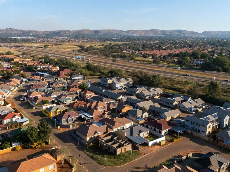 VACANT LAND WITH HALF-BUILT HOUSE FOR SALE IN VILLA CLARINA ESTATE - Photo 9