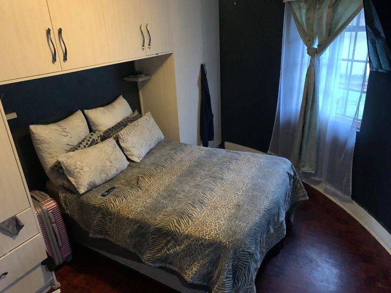 **Charming 2-Bedroom Garden Cottage for Sale on Riffle Range Road, Towerby/Rosettenville - Photo 10