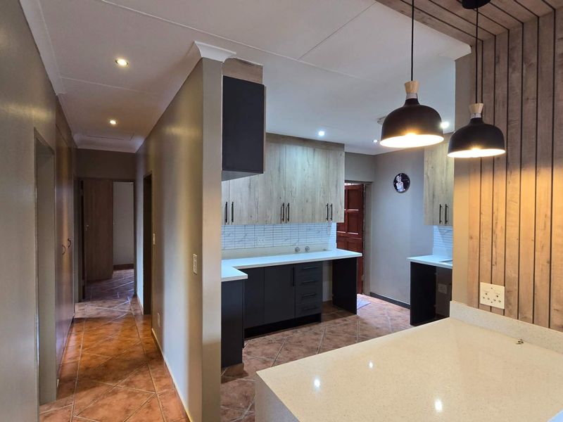 Immaculate 3 Bedroom Full Title house in popular complex in Magalieskruin - Photo 9