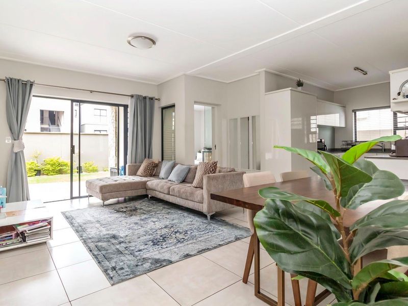 Ground floor unit in a sought-after Complex - Photo 5