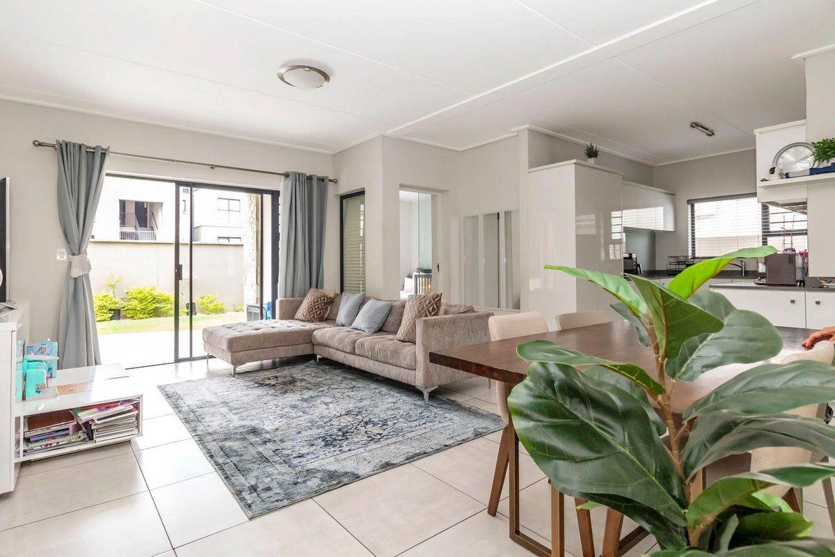Ground floor unit in a sought-after Complex - Photo 5