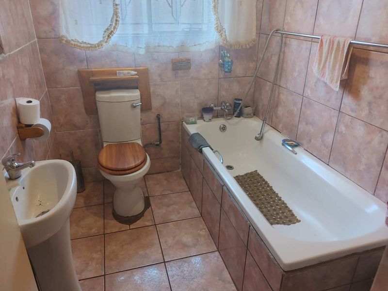 House for sale in Vosloorus EXT. 28 - Photo 5