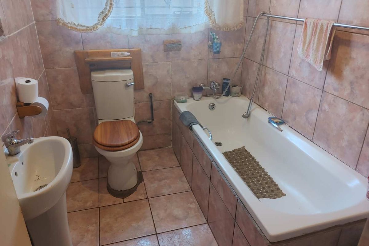 House for sale in Vosloorus EXT. 28 - Photo 5