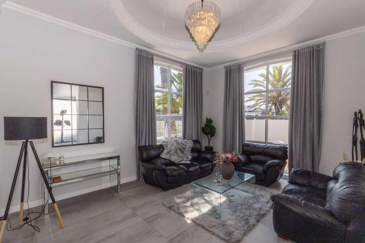 Extravagant Coastal Home in Sunset Beach - Photo 4