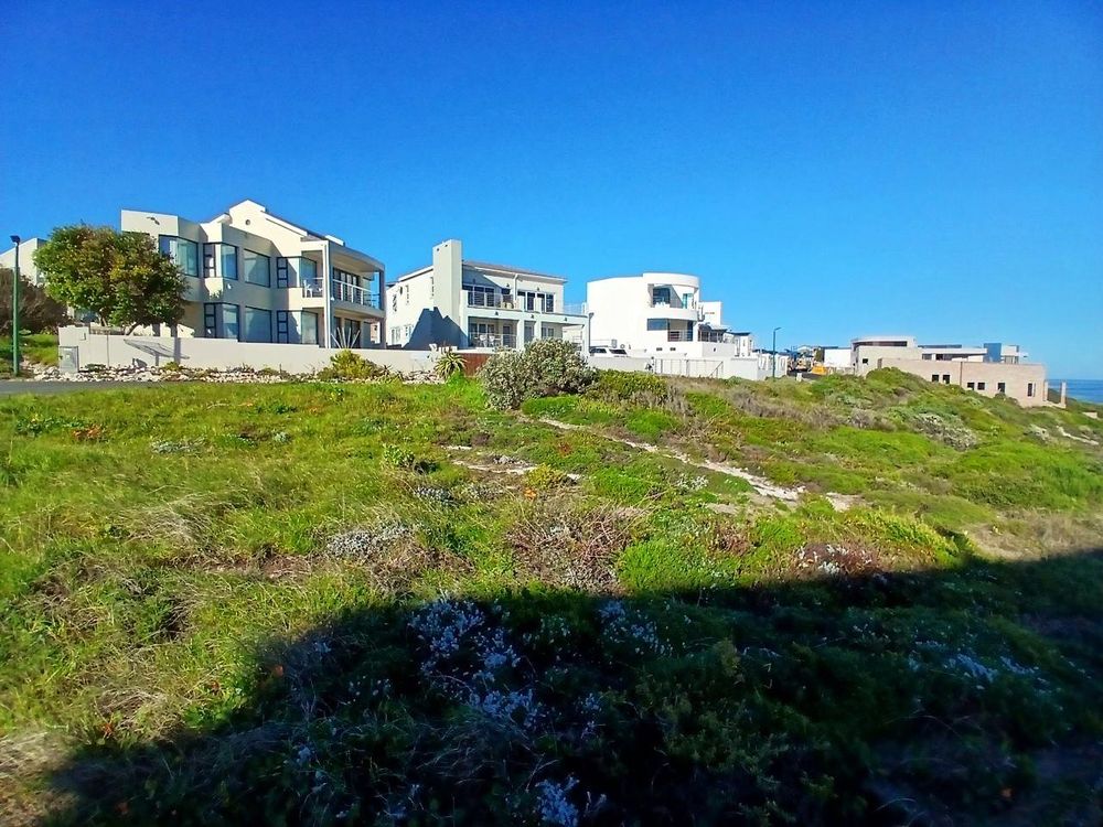Now I walked towards the Ocean. Upmarket Houses facing the Ocean.