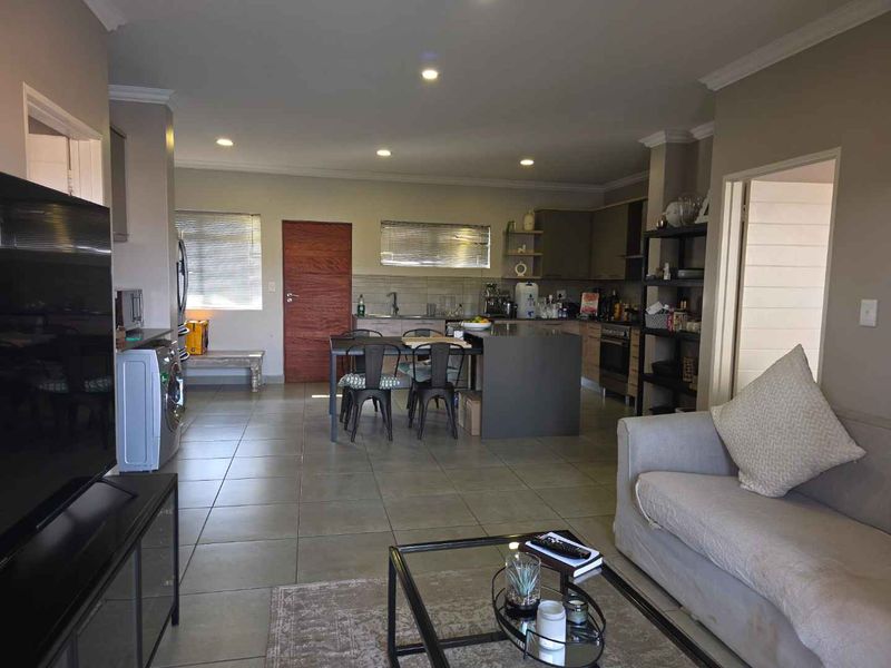 Modern, Stunning 3-Bedroom Apartment for Rent in Six Fountains Estate.  Truly the entertainer's dream! - Photo 5