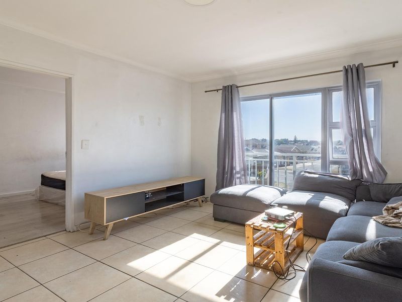 Neat & Low-Maintenance 2-Bedroom, 1-Bath Flat – Perfect for First-Time Buyers or Investors - Photo 6
