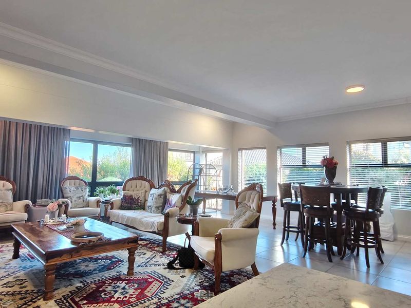 Neat double story home for sale with sea views - Photo 4