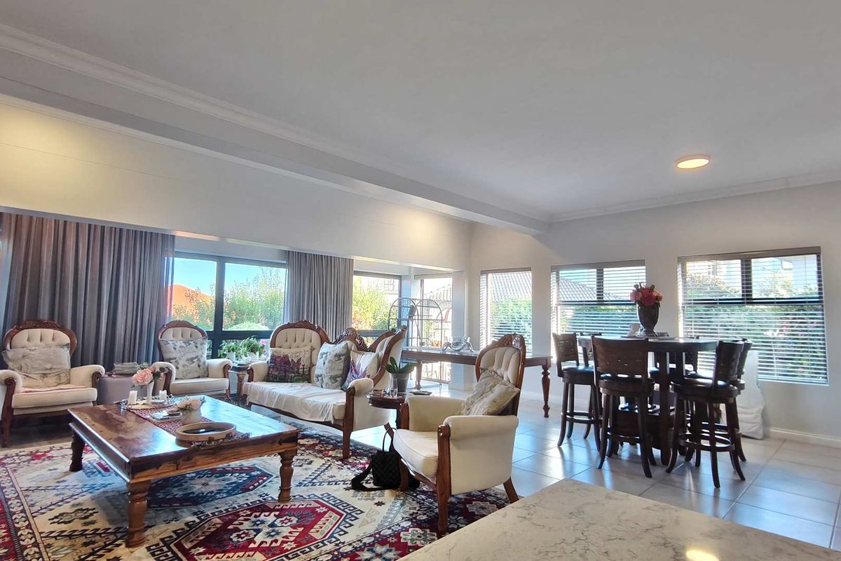 Neat double story home for sale with sea views - Photo 4