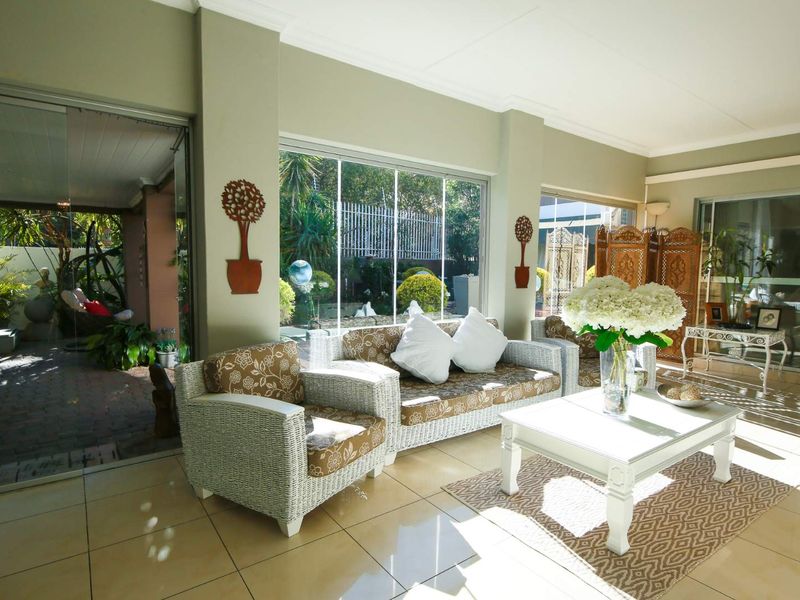 Immaculate family home in quiet neighbourhood - 4 Bedrooms - Photo 4