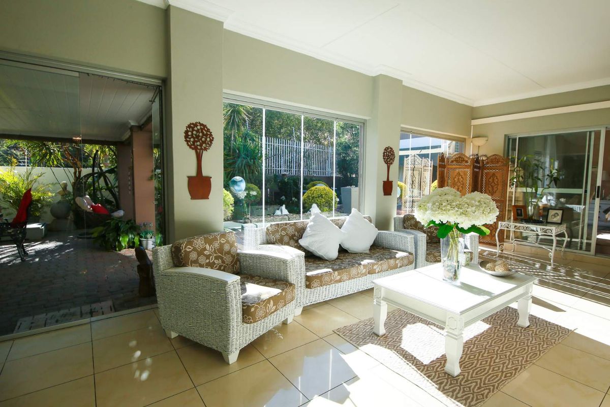 Immaculate family home in quiet neighbourhood - 4 Bedrooms - Photo 4