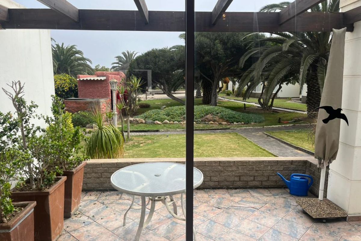 Sole Mandate-Beautiful Town House in Security Complex close to town - Photo 3