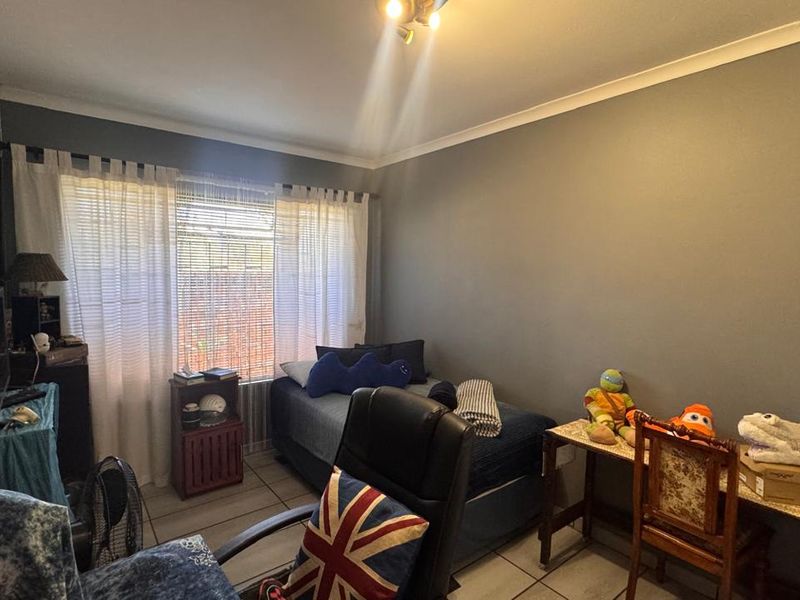 Modern Townhouse Living with Minimal Maintenance - Photo 7