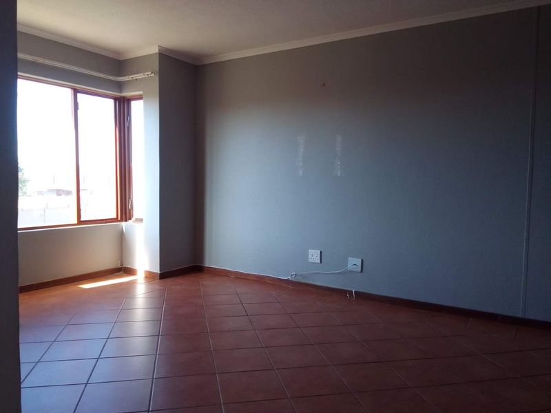 2-bedroom Apartment in a security complex - Photo 8