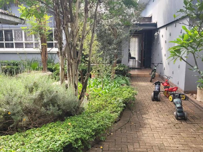 4 Bedroom House For Sale in Vanderbijlpark SW1 - Photo 2