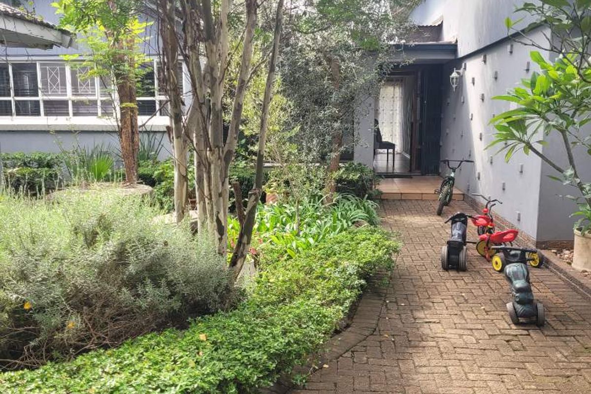 4 Bedroom House For Sale in Vanderbijlpark SW1 - Photo 2