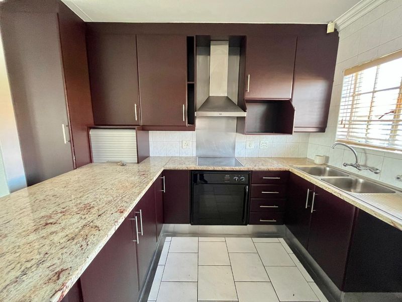 "Modern Two-Bedroom Flat Awaits: Secure, Stylish, and Move-In Ready - Photo 4