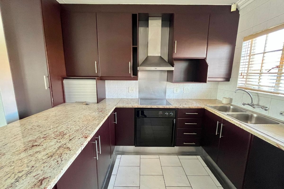 "Modern Two-Bedroom Flat Awaits: Secure, Stylish, and Move-In Ready - Photo 4