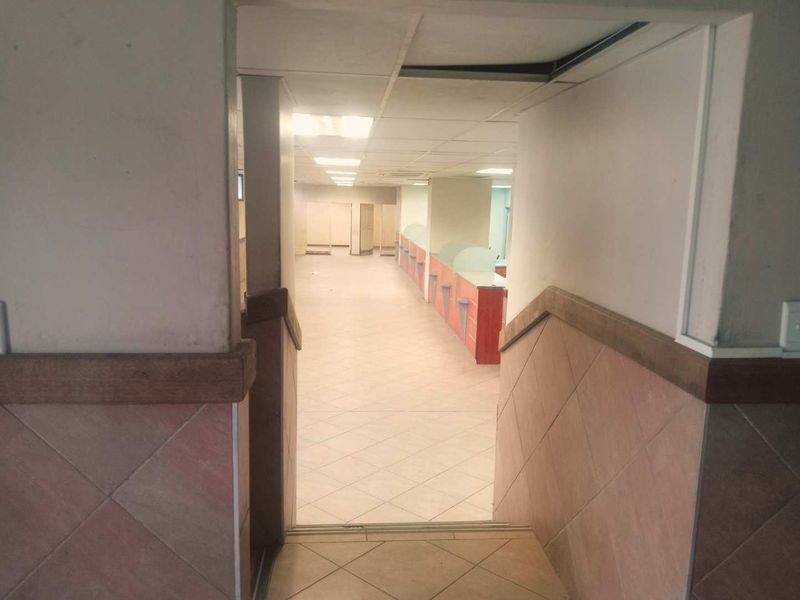 Prime 1,000 m2 Commercial Office Space To Let | Boksburg | Exceptional Business Address  Introduce your business to a prestigious, well-positioned - Photo 2