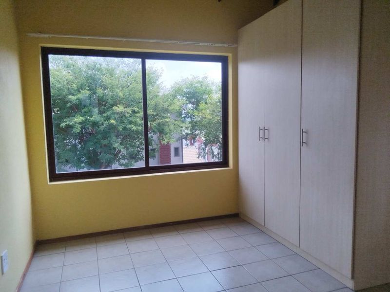 2-bedroom, 2-bathroom apartment for sale in the heart of Honeydew 2-bedroom, 2-bathroom apartment for sale in the heart of Honeydew.!! - Photo 7