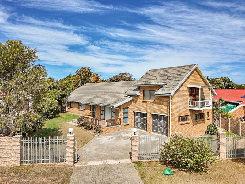 Charming Family Home in the Heart of Hartenbos - Photo 5