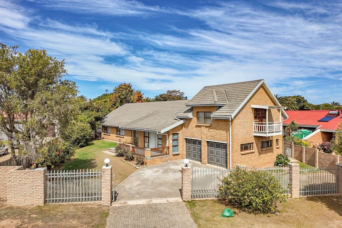 Charming Family Home in the Heart of Hartenbos - Photo 5