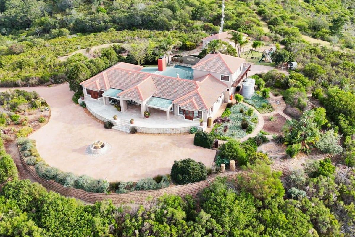 A Private Coastal Sanctuary | Where Luxury, Space & Family Comfort meet - Photo 5