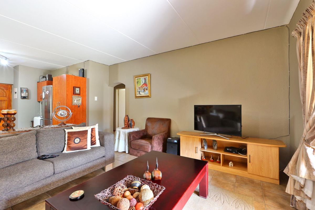 Best Value 2 beds, 2 baths, garage - Photo 3