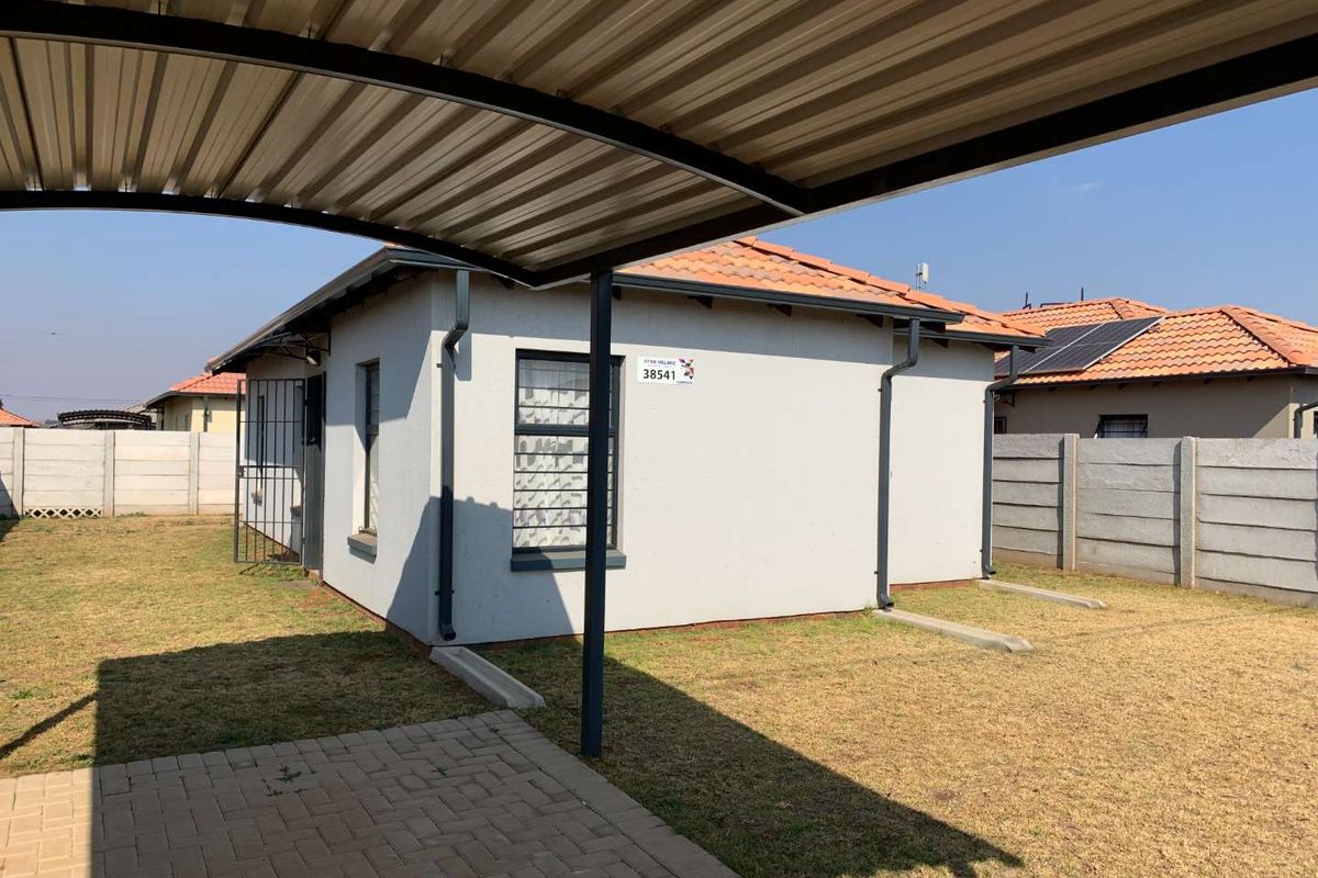 **Charming 3-Bedroom House for Sale in Protea Glen Ext 45** - Photo 2