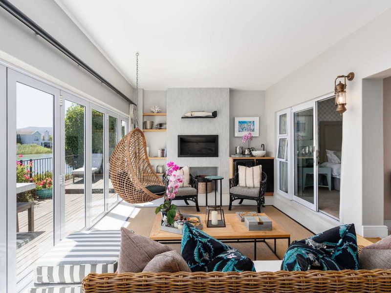 A Lakeside Four-Bedroom Double-Storey Home in The Vines on Val de Vie Estate - Photo 8