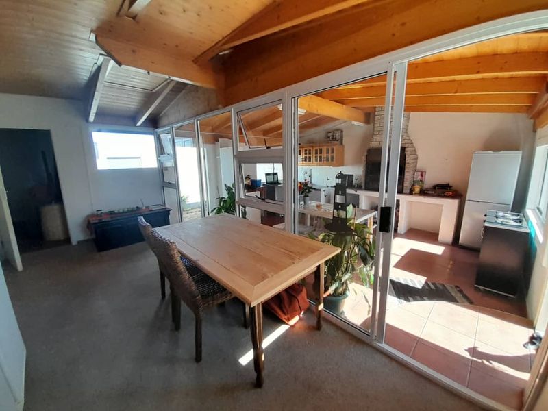 SPACIOUS APARTMENT IN A SAFE COMPLEX! - Photo 2