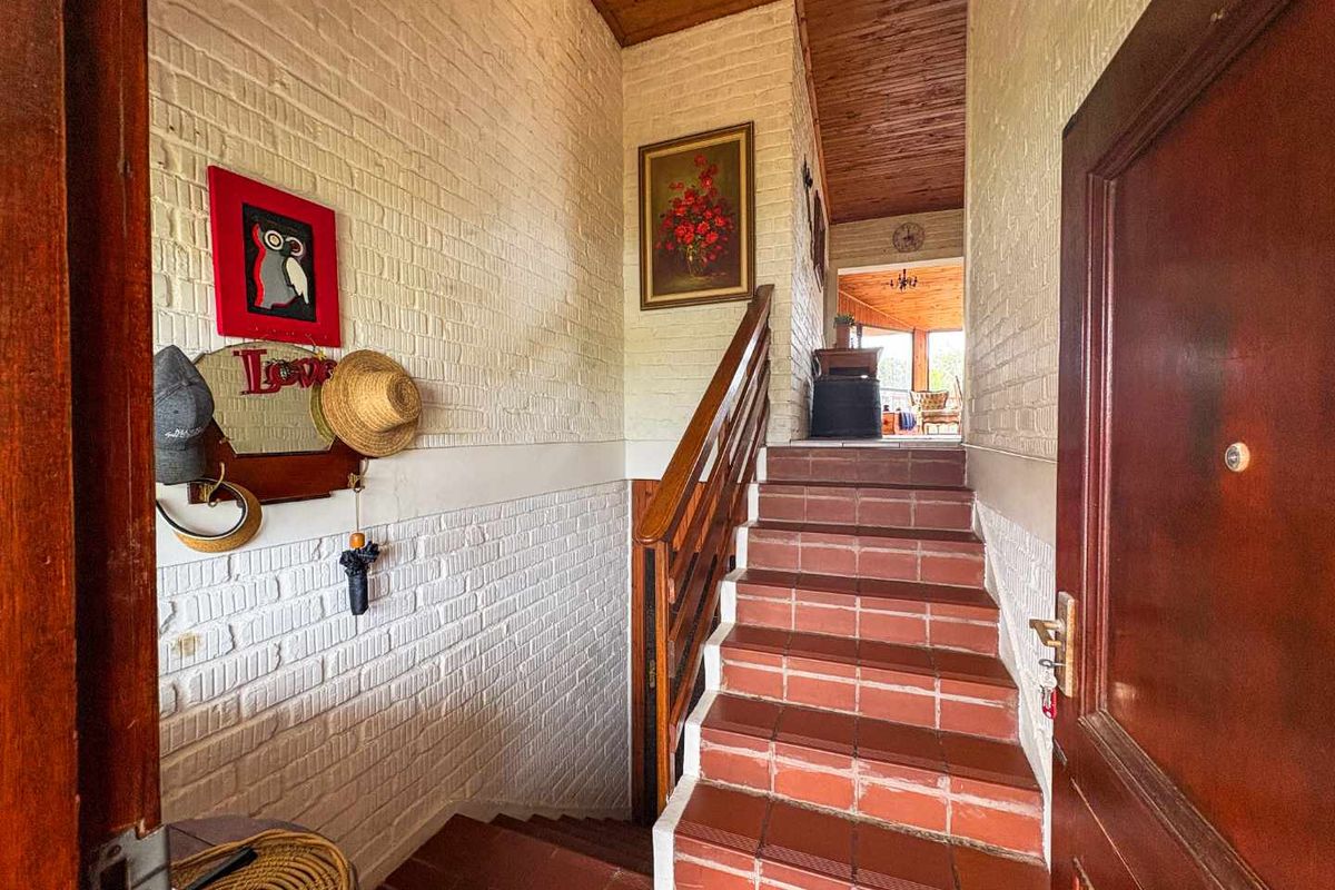 Exceptional Investment Opportunity in a Highly Sought-After Location. - Photo 2