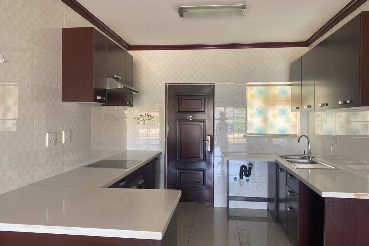 Modern 2 Bedroom Apartment for sale in Summerset - Photo 5