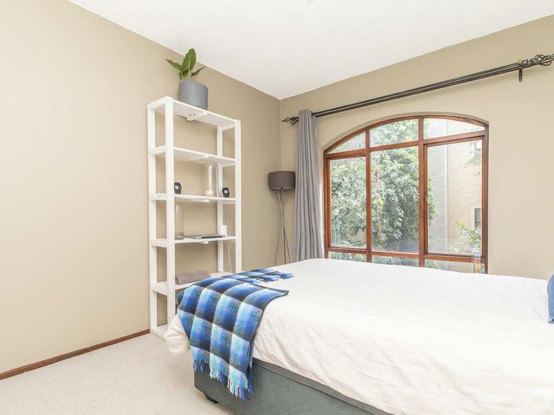 Charming 1-Bedroom Apartment in Popular Montserrat, Lonehill - Photo 8