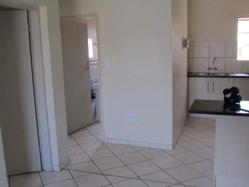 2 BEDROOM FLAT TO RENT IN KWAGGASRAND - Photo 6