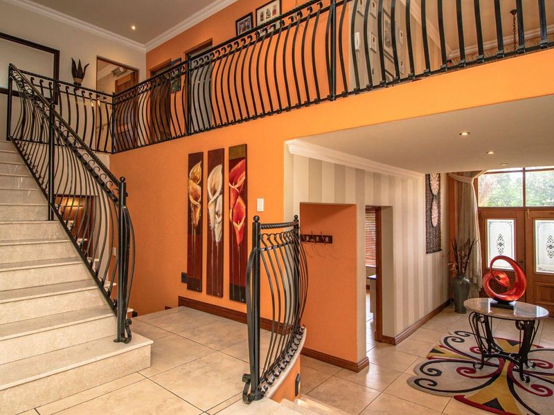 Gorgeous Tuscan style 4 Bedroom home in Lakefield  Benoni - Photo 2