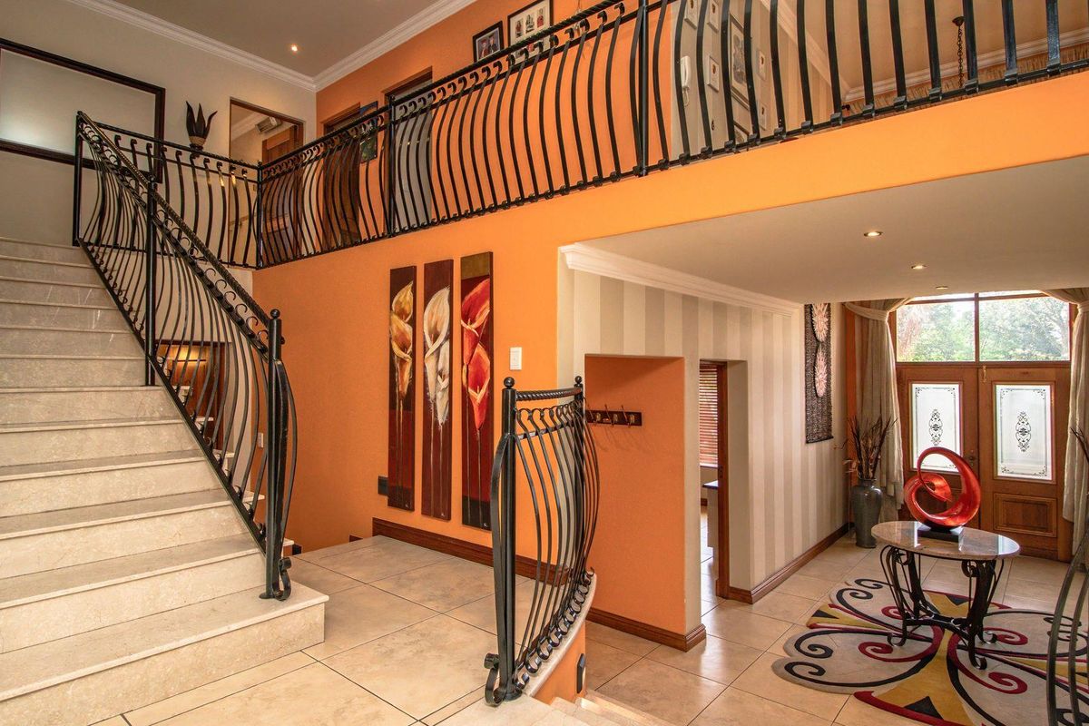 Gorgeous Tuscan style 4 Bedroom home in Lakefield  Benoni - Photo 2