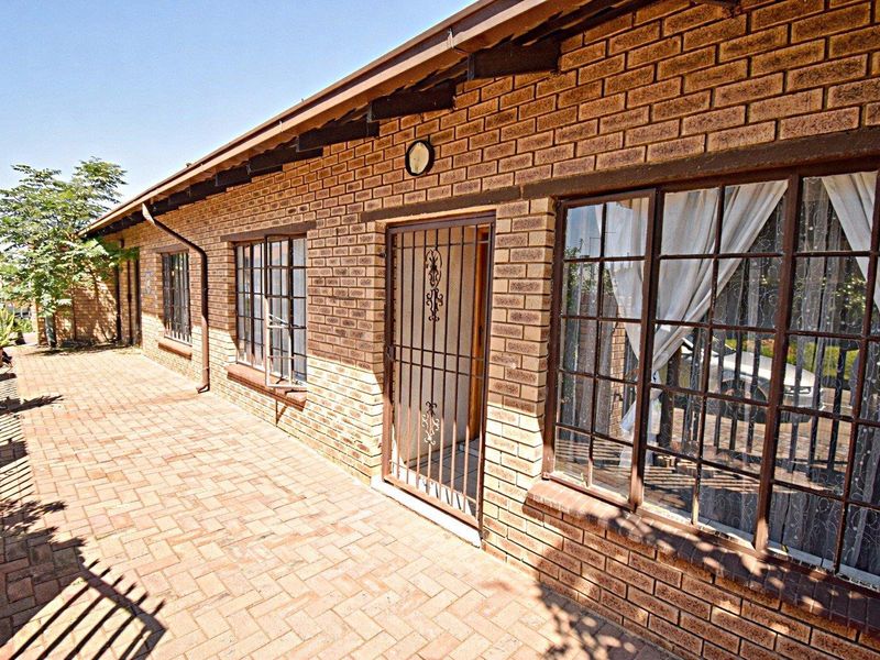 "Spacious Face Brick Home" - Photo 2