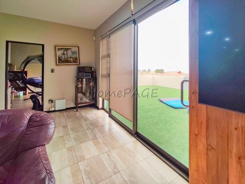 Dolphin  Beach, Walvis Bay:  High-Lying 5 Bedr Home is for Sale - Photo 9