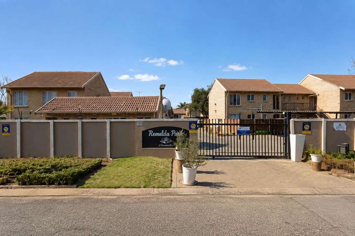 Property #2518416, Townhouse Rental Monthly in Willow Park Manor