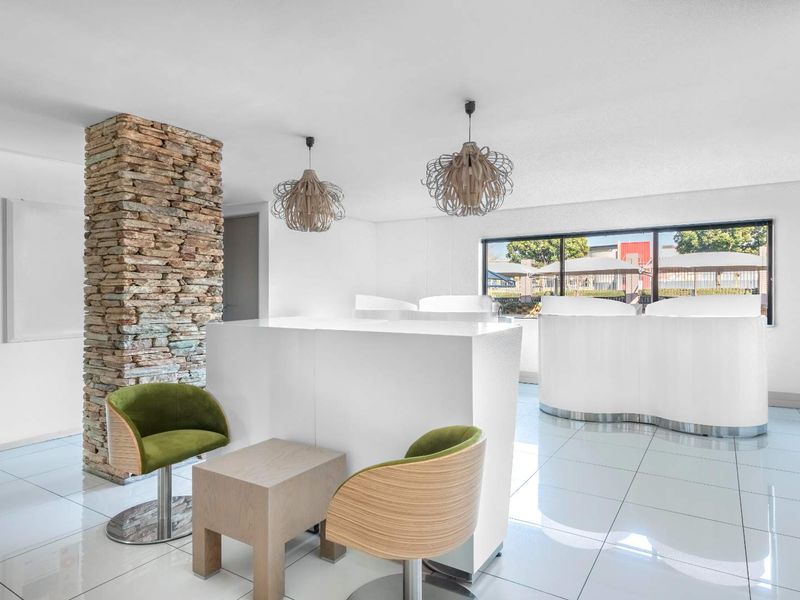 Serviced office space for 15 persons in Regus East Rand Stoneridge - Photo 5