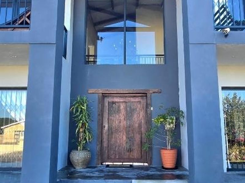 Tranquil Coastal Living with Luxury Touches and Stunning Entertainment Spaces in the Heart of Franskraal - Photo 2