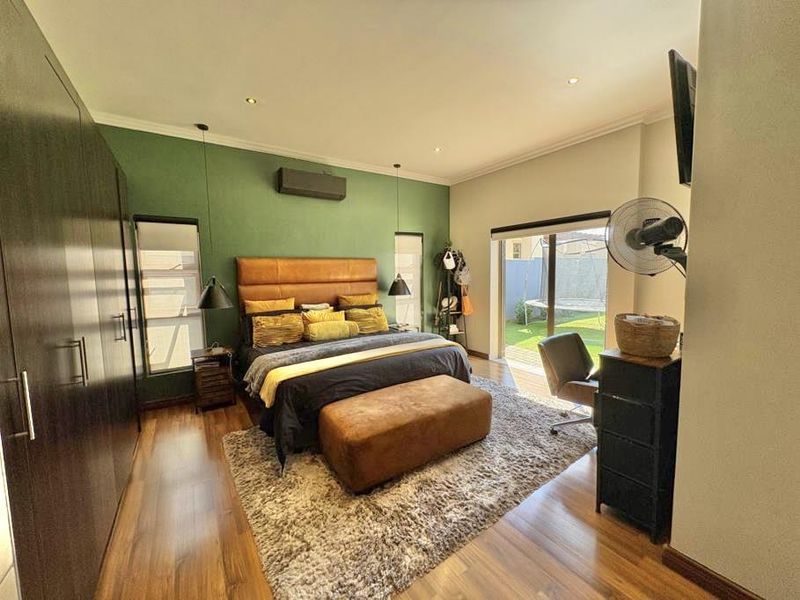 Country-Inspired Elegance, Modern Home - Photo 8