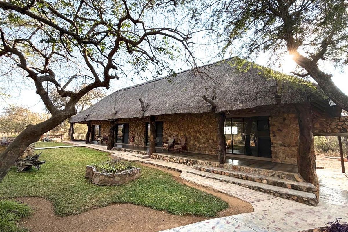 Commercial Lodge in Hoedspruit for sale – Dual mandate - Photo 2