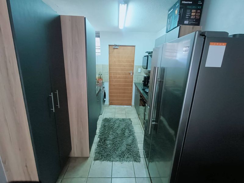 BEAUTIFUL FIRST FLOOR APARTMENT FOR SALE IN ROOIHUISKRAAL!!!!!! - Photo 5