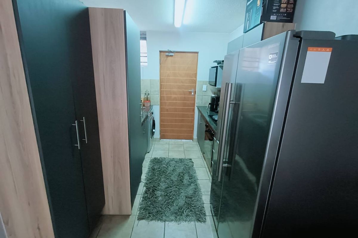 BEAUTIFUL FIRST FLOOR APARTMENT FOR SALE IN ROOIHUISKRAAL!!!!!! - Photo 5