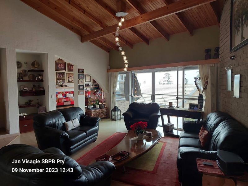 Freestanding House in Swakopmund only a few hundred metres away from the beach promenade! - Photo 2